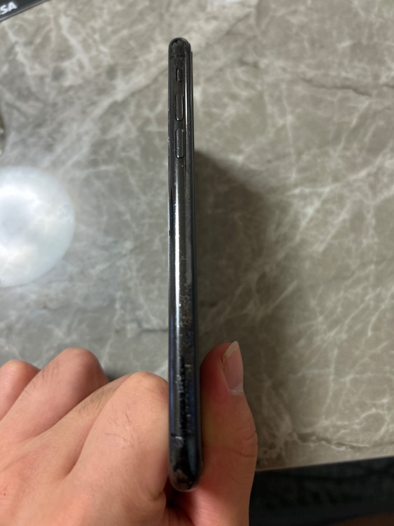 iPhone iPhoneX 64GB docomo（スマホ）の商品画像 - 査定依頼日：2026年7月20日 - 最高査定価格：3,500円