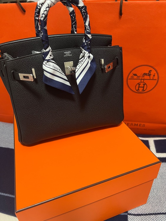 バーキン25ブラックシルバー金具（ブランドバッグ）の商品画像 - 査定依頼日：2025年10月12日 - 最高査定価格：3,600,000円