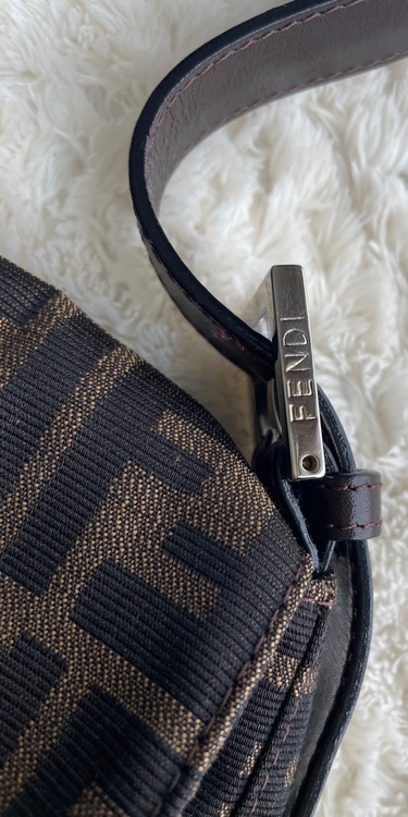 フェンディ　マンマバケット（ブランドバッグ）の商品画像 - 査定依頼日：2025年9月16日 - 最高査定価格：110,000円