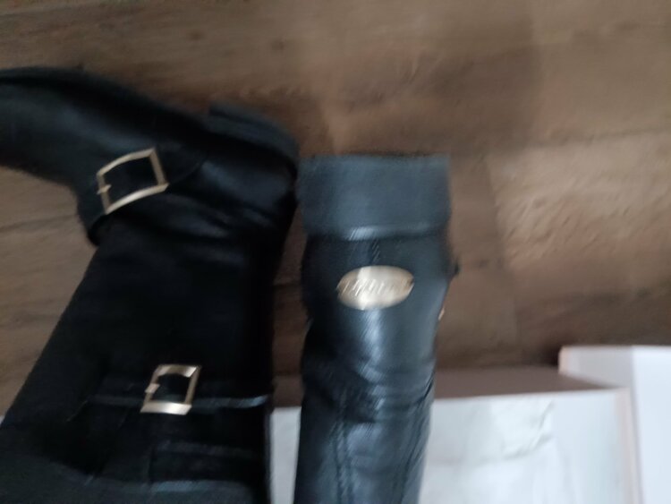 ジミーチュウ　エンジニアブーツ（古着・ファッション）の商品画像 - 査定依頼日：2025年12月6日 - 最高査定価格：2,000円