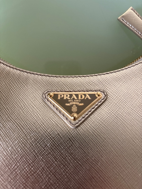 サフィアノ　ショルダーバッグ（ブランドバッグ）の商品画像 - 査定依頼日：2025年12月17日 - 最高査定価格：150,000円