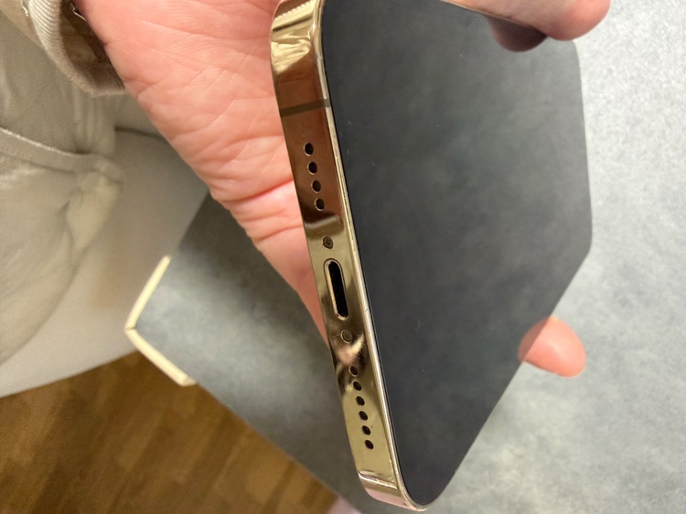 i Phone13promax（スマホ）の商品画像 - 査定依頼日：2026年2月13日 - 最高査定価格：59,000円