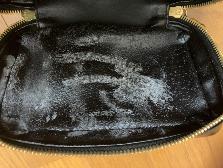 バンブーバニティ　エナメル（ブランドバッグ）の商品画像 - 査定依頼日：2025年12月23日 - 最高査定価格：2,000円