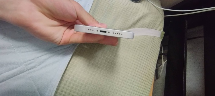 iPhone 13 128GB Softbank（スマホ）の商品画像 - 査定依頼日：2026年5月3日 - 最高査定価格：28,000円