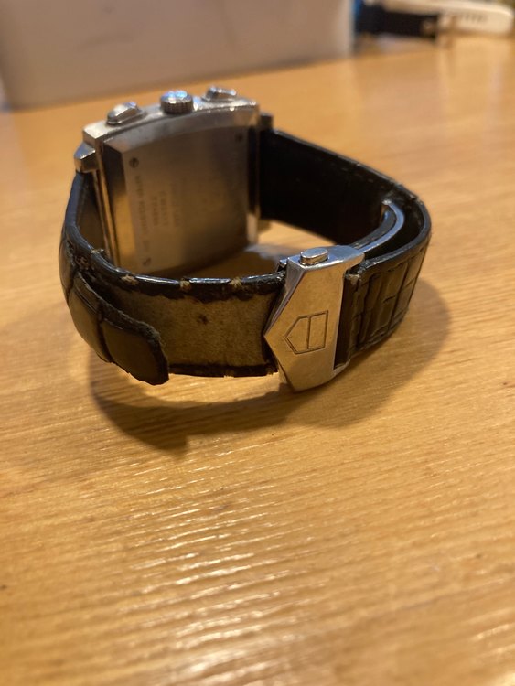 タグホイヤーモナコCW2111（高級時計）の商品画像 - 査定依頼日：2023年8月19日 - 最高査定価格：230,000円