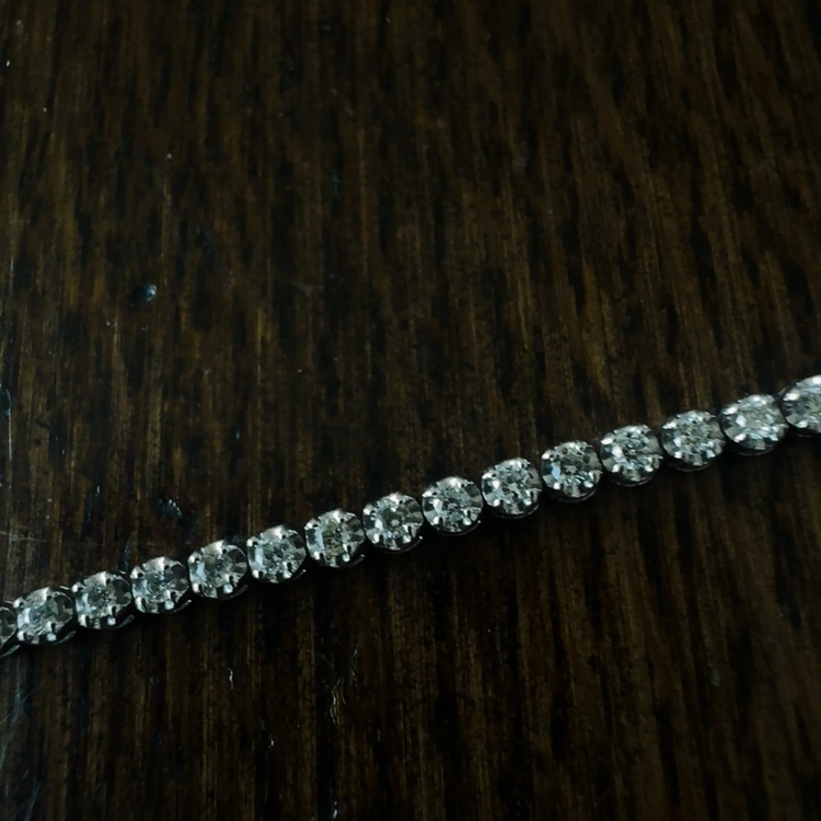 1.50ct ダイヤモンドテニスブレスレット（金・貴金属）の商品画像 - 査定依頼日：2025年9月4日 - 最高査定価格：300,000円