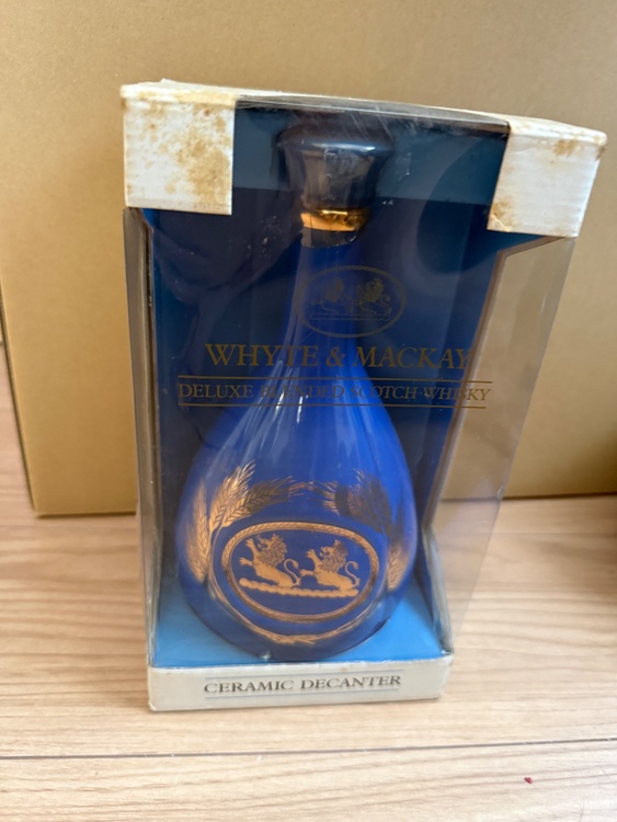 ホワイト＆マッカイ（Whyte & Mackay）」の青い陶器製セラミック・デキャンタ（古酒）（お酒）の商品画像 - 査定依頼日：2026年8月15日 - 最高査定価格：500円