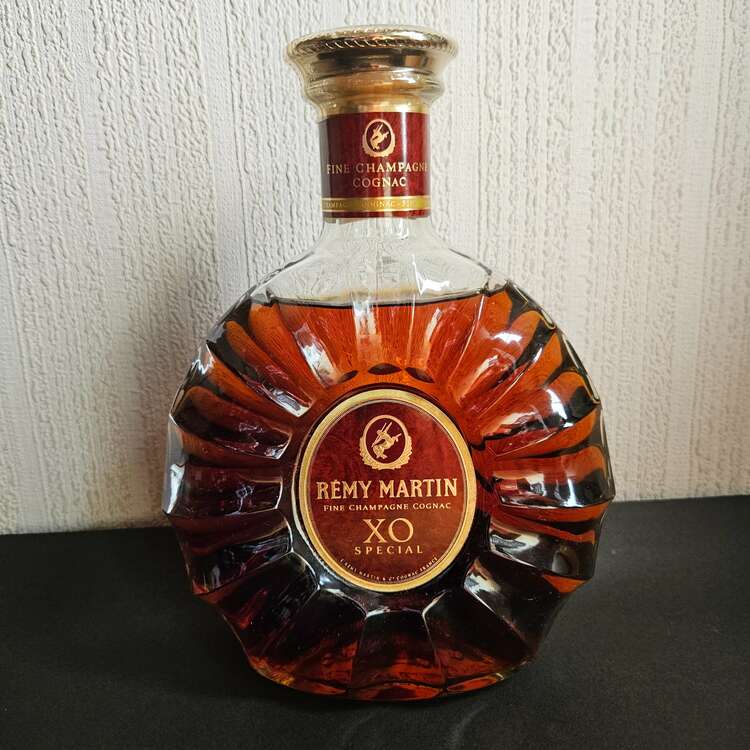 ブランデー レミーマルタン （お酒）の商品画像 - 査定依頼日：2025年4月21日 - 最高査定価格：9,500円