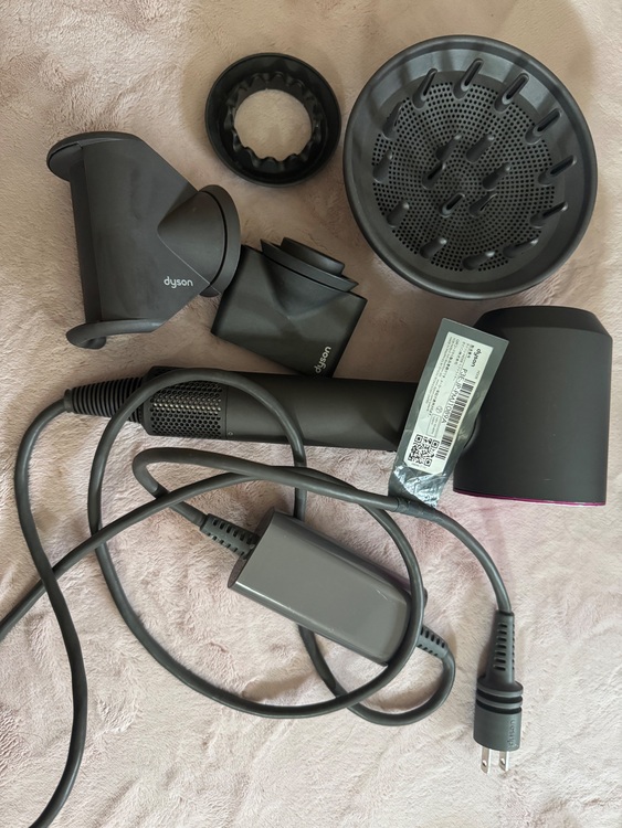 ダイソン　ヘアドライヤー（家電）の商品画像 - 査定依頼日：2025年8月22日 - 最高査定価格：3,000円