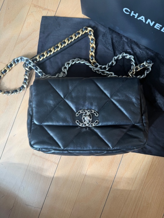 CHANEL19 ラムスキンショルダーバッグ ブラック（ブランドバッグ）の商品画像 - 査定依頼日：2026年2月24日 - 最高査定価格：510,000円