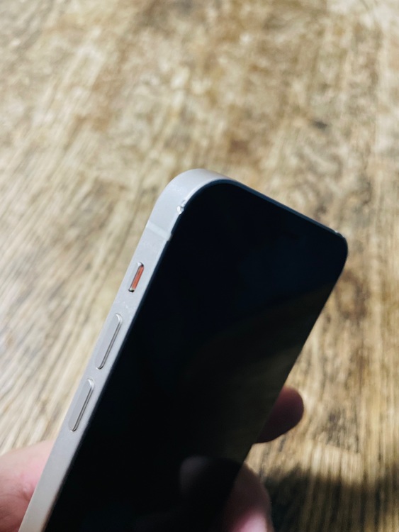 iPhone 12 mini ホワイト（スマホ）の商品画像 - 査定依頼日：2025年10月5日 - 最高査定価格：15,000円