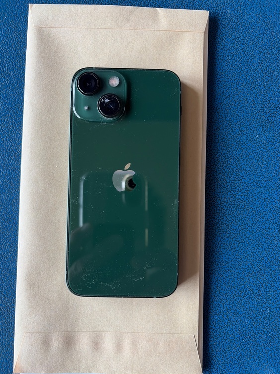 iPhone iPhone 13 128GB au（スマホ）の商品画像 - 査定依頼日：2026年9月3日 - 最高査定価格：29,000円
