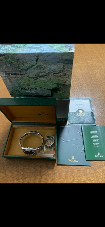 ロレックス デイトジャスト 16234G ブラック　F番　2004ね（高級時計）の商品画像 - 査定依頼日：2025年6月22日 - 最高査定価格：950,000円