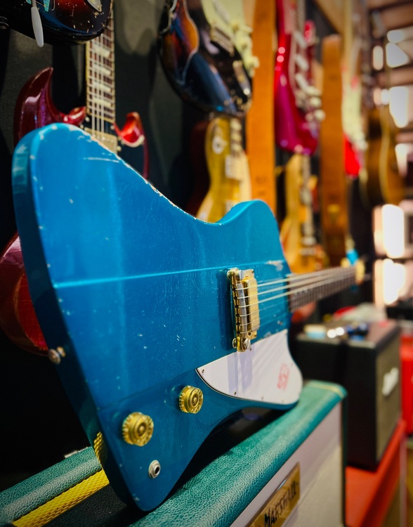 1976年製建国記念Gibson Firebird モディファイTYPE1（ピアノ・楽器・PA機材）の商品画像 - 査定依頼日：2026年9月4日 - 最高査定価格：400,000円
