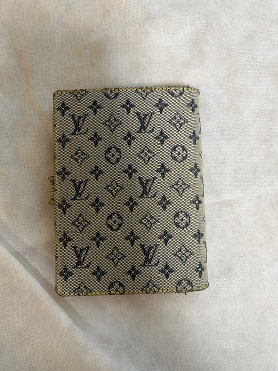 手帳（ブランド財布・小物）の商品画像 - 査定依頼日：2025年10月21日 - 最高査定価格：4,500円