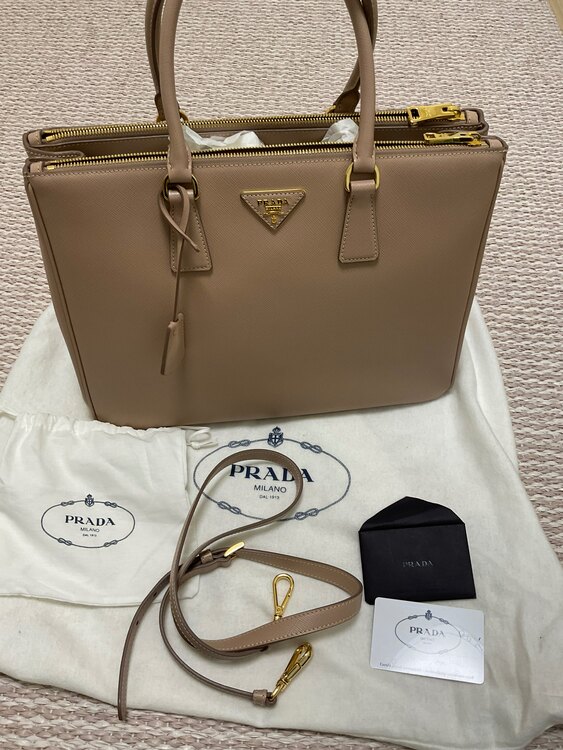 プラダ  （ブランドバッグ）の商品画像 - 査定依頼日：2025年5月22日 - 最高査定価格：32,400円