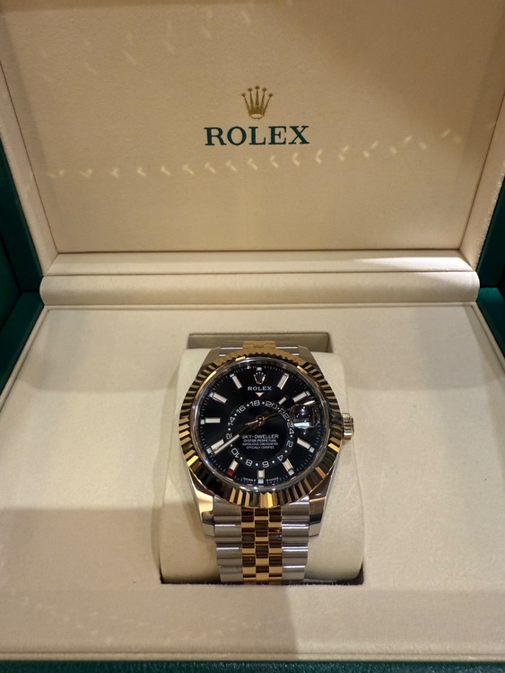 ロレックス スカイドゥエラー 336933（高級時計）の商品画像 - 査定依頼日：2025年7月17日 - 最高査定価格：3,700,000円