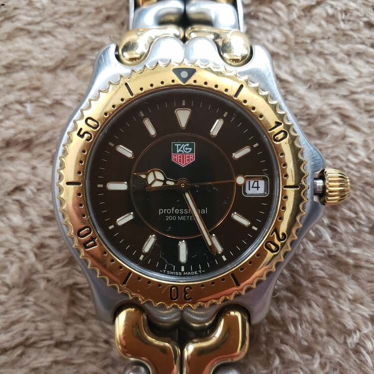 タグホイヤープロフェッショナル200（高級時計）の商品画像 - 査定依頼日：2026年1月18日 - 最高査定価格：42,000円