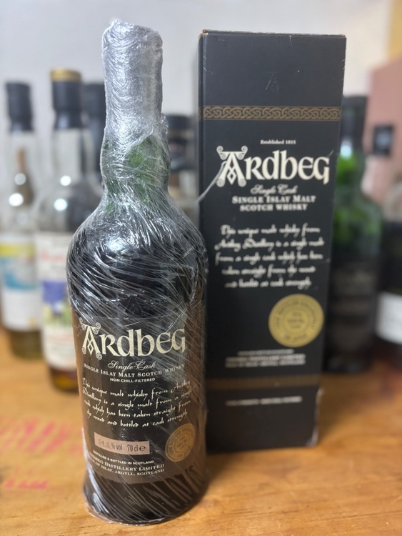 ウイスキー アードベッグ （お酒）の商品画像 - 査定依頼日：2025年10月25日 - 最高査定価格：500,000円