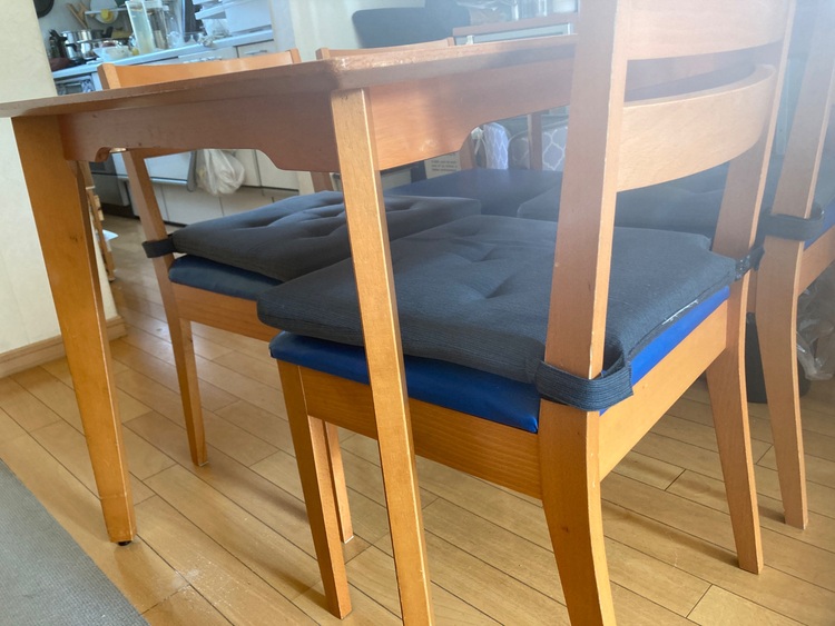 ダイニングテーブル　（家具・寝具）の商品画像 - 査定依頼日：2025年11月10日 - 最高査定価格：5,000円