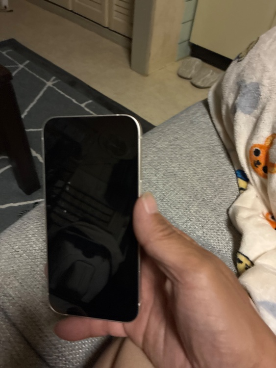 iPhone iPhone 13 128GB au（スマホ）の商品画像 - 査定依頼日：2026年6月19日 - 最高査定価格：32,500円