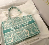 ディオール　ブックトート　（ブランドバッグ）の商品画像 - 査定依頼日：2025年11月19日 - 最高査定価格：200,000円