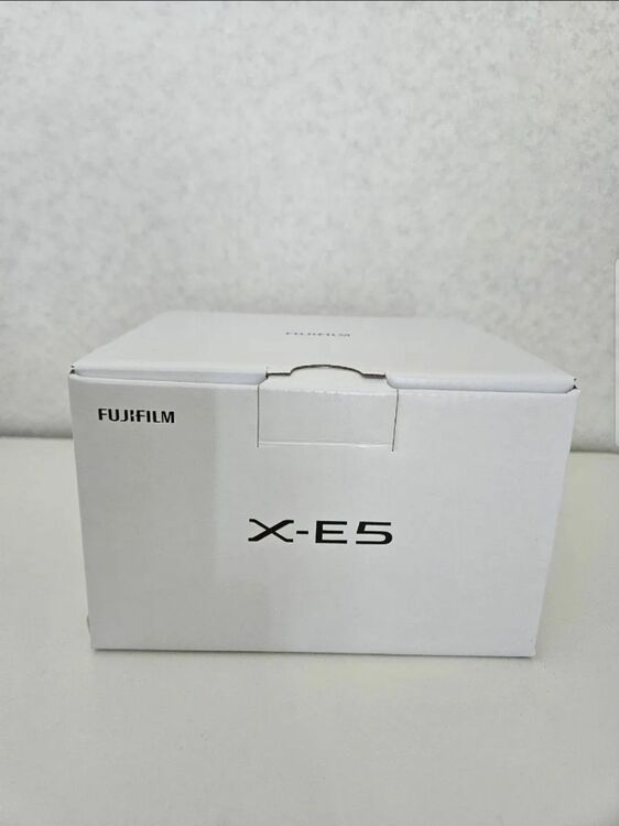 x-e5 ボディ　ブラック（カメラ）の商品画像 - 査定依頼日：2025年10月11日 - 最高査定価格：185,000円