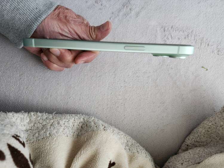 iPhone 15 Plus 128GB au（スマホ）の商品画像 - 査定依頼日：2025年2月27日 - 最高査定価格：91,000円