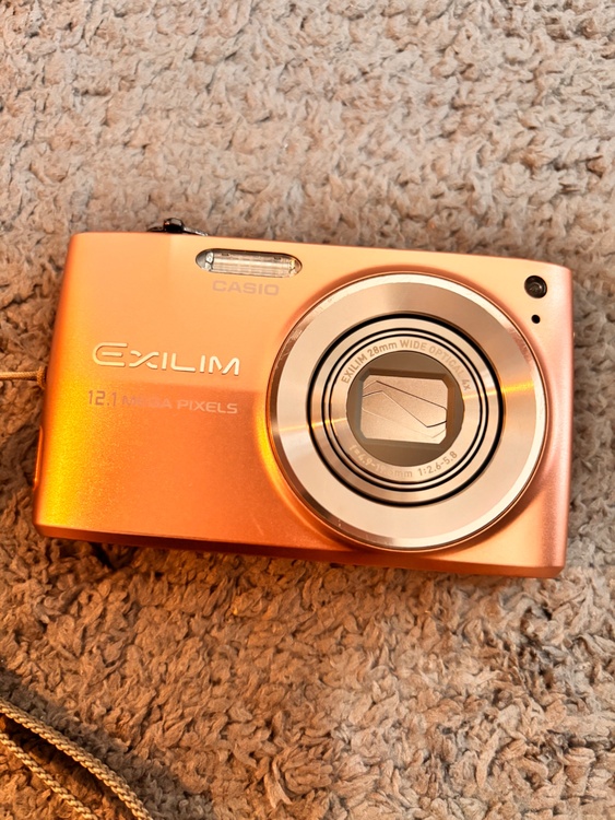 Casio のEXILIM（カメラ）の商品画像 - 査定依頼日：2026年6月3日 - 最高査定価格：7,000円