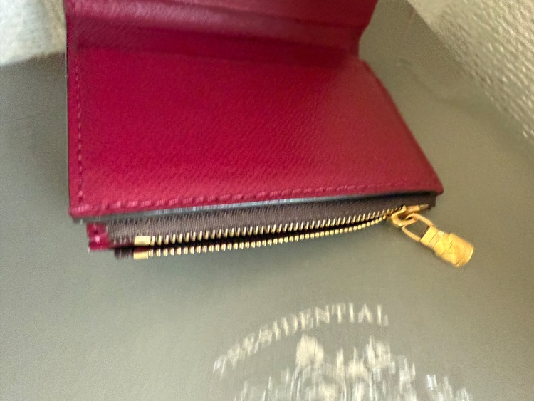 ポルトフォイユゾエ（ブランド財布・小物）の商品画像 - 査定依頼日：2025年6月20日 - 最高査定価格：20,000円