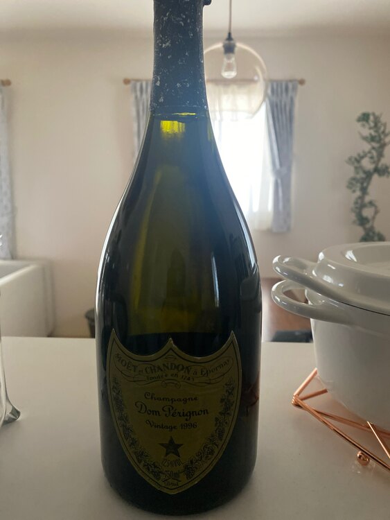 シャンパン ドン・ペリニヨン （お酒）の商品画像 - 査定依頼日：2025年3月12日 - 最高査定価格：23,000円