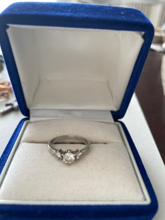 0.340ct（宝石）の商品画像 - 査定依頼日：2023年3月4日 - 最高査定価格：30,000円