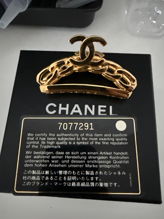 ヘアクリップ（ブランド財布・小物）の商品画像 - 査定依頼日：2026年9月3日 - 最高査定価格：40,000円