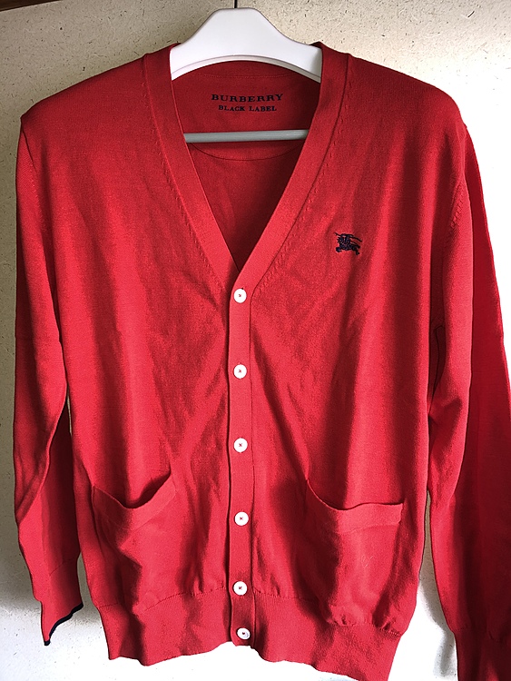 【新品】バーバリー　ブラックレーベル　カーディガン　赤（古着・ファッション）の商品画像 - 査定依頼日：2020年2月8日