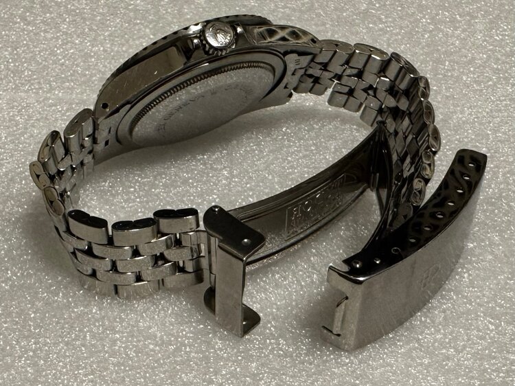 チューダー サブマリーナー 75090 ブラック ステンレススチール（高級時計）の商品画像 - 査定依頼日：2025年1月22日 - 最高査定価格：500,000円