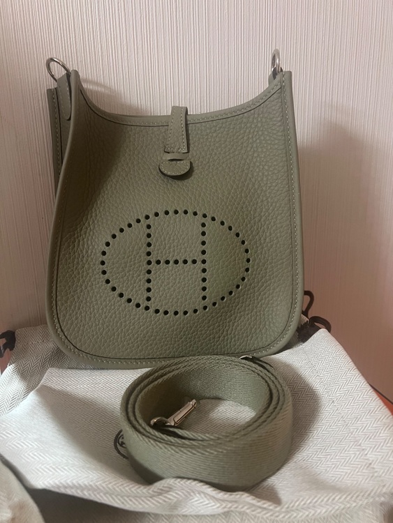 エブリン16Amazonショート（ブランドバッグ）の商品画像 - 査定依頼日：2025年8月13日 - 最高査定価格：350,000円