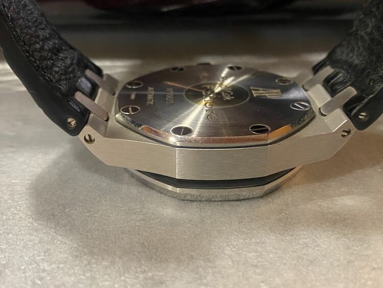 オーデマピゲ ロイヤルオークオフショア  25721st.oo.1000st.08.a（高級時計）の商品画像 - 査定依頼日：2025年6月28日 - 最高査定価格：3,050,000円