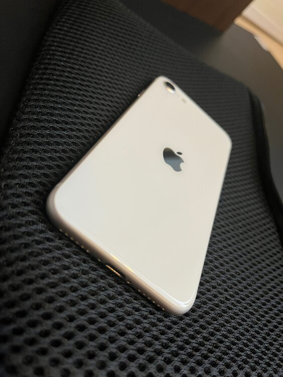 iPhone SE (第 3 世代) 128GB SIMフリー（スマホ）の商品画像 - 査定依頼日：2025年4月13日 - 最高査定価格：24,000円