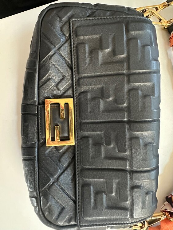 バゲッドミディアム（ブランドバッグ）の商品画像 - 査定依頼日：2025年4月15日 - 最高査定価格：130,000円