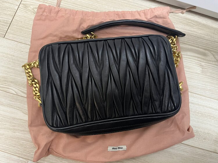 ミュウミュウ  （ブランドバッグ）の商品画像 - 査定依頼日：2025年2月23日 - 最高査定価格：60,000円