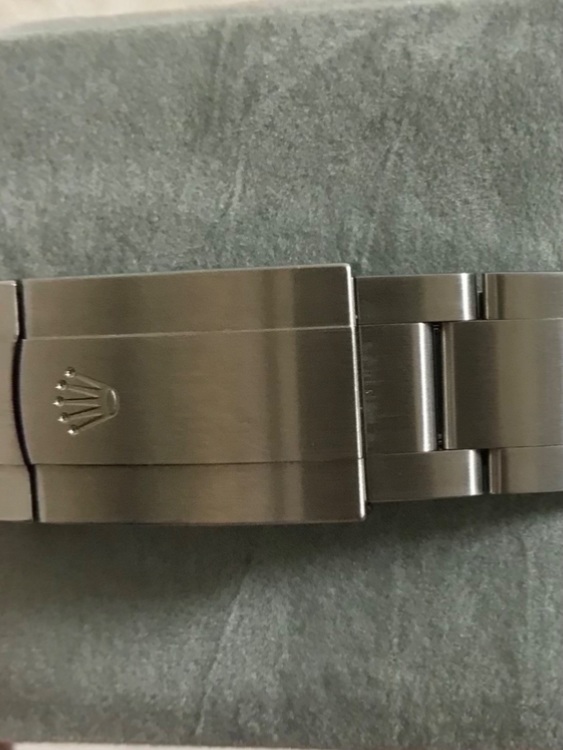 オイスターパーペチュアル114300ダークロジウム39（高級時計）の商品画像 - 査定依頼日：2022年8月3日 - 最高査定価格：860,000円