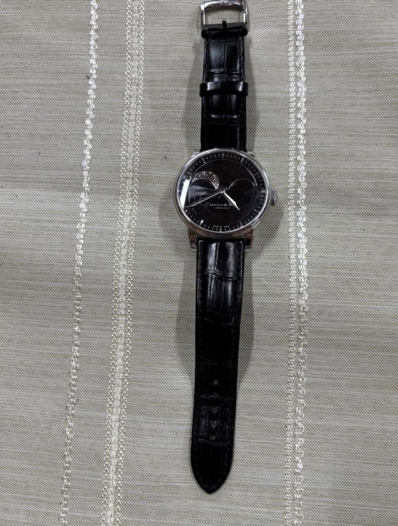 ARNOLD & SON パーペチュアル　1GLAS.B01A.C122S（高級時計）の商品画像 - 査定依頼日：2026年5月11日 - 最高査定価格：100,000円