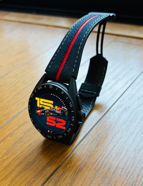 タグホイヤーコネクテッドE4（高級時計）の商品画像 - 査定依頼日：2025年12月21日 - 最高査定価格：100,000円