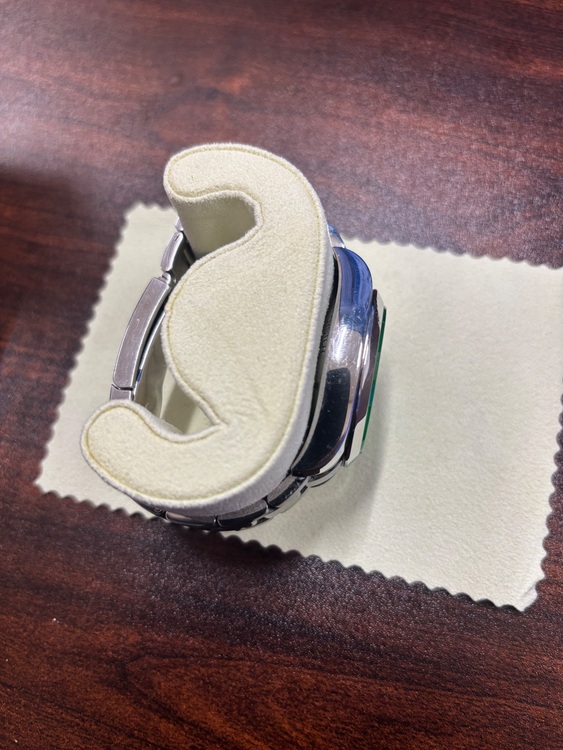 ロレックス ミルガウス 116400G（高級時計）の商品画像 - 査定依頼日：2025年8月5日 - 最高査定価格：1,350,000円