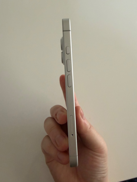 iPhone16（スマホ）の商品画像 - 査定依頼日：2026年7月22日 - 最高査定価格：45,000円