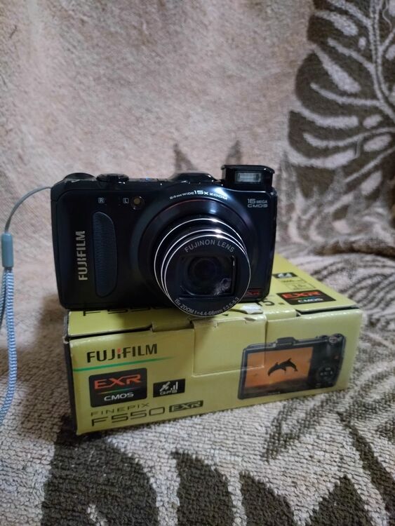 FINEPIX F550 EXR（カメラ）の商品画像 - 査定依頼日：2025年10月21日 - 最高査定価格：3,300円