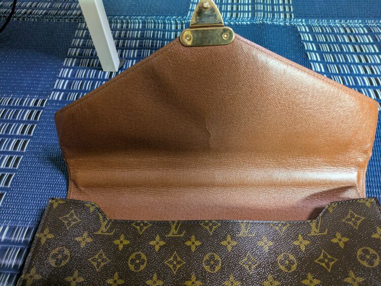 ビジネスバッグ（ブランドバッグ）の商品画像 - 査定依頼日：2025年8月6日 - 最高査定価格：35,000円