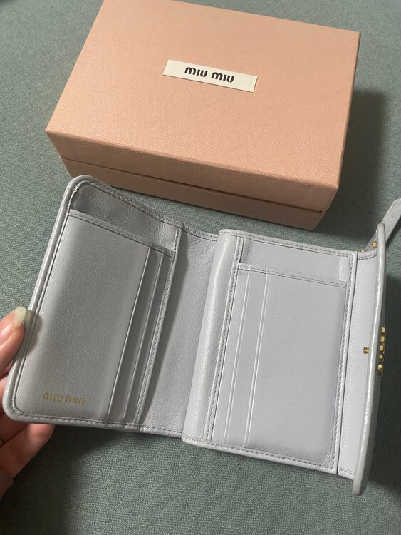 ミュウミュウ  （ブランドバッグ）の商品画像 - 査定依頼日：2025年3月17日 - 最高査定価格：5,000円