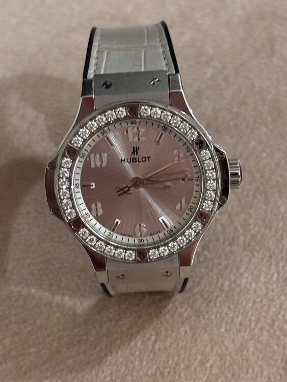 ウブロ ビックバン 361.SX.4310.LR.1204.JPN18（高級時計）の商品画像 - 査定依頼日：2025年4月10日 - 最高査定価格：750,000円