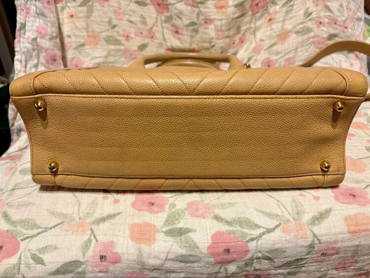 シェブロン　キャビアスキン　バッグ（ブランドバッグ）の商品画像 - 査定依頼日：2026年4月24日 - 最高査定価格：120,000円